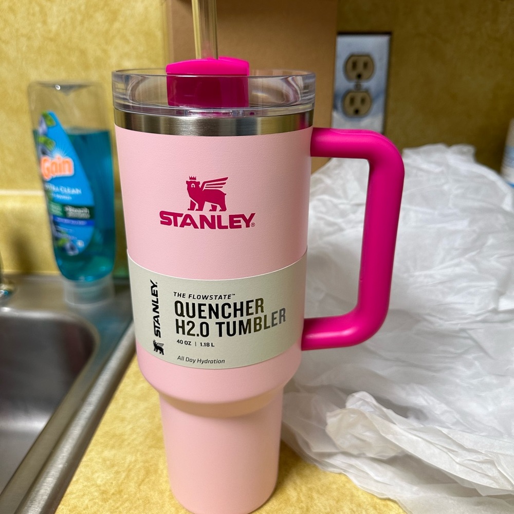 Stanley flamingo 40oz 2.0